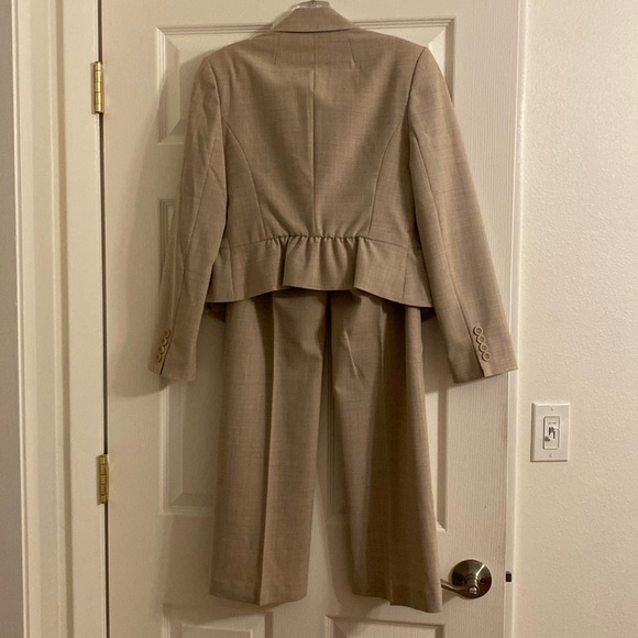 Express Design Studio lined Jacket size 4  Suit pants are size 2 - Picture 2 of 5